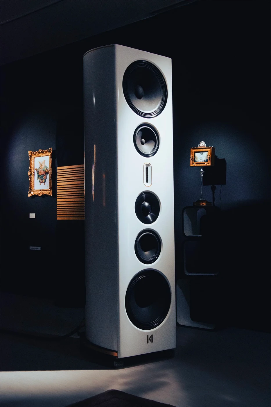 A Kroma Atelier loudspeaker in white Krion